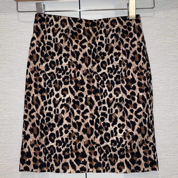 VICTORIAS SECRET SPANX SKIRT WITH PANTY ATTACHED! Size: Small - Picture 3 of 9